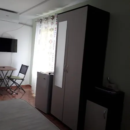 Roz בית הארחה מנגליה